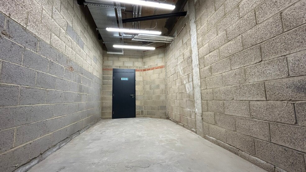 141-147 High St, Brentwood for lease - Interior Photo - Image 3 of 6