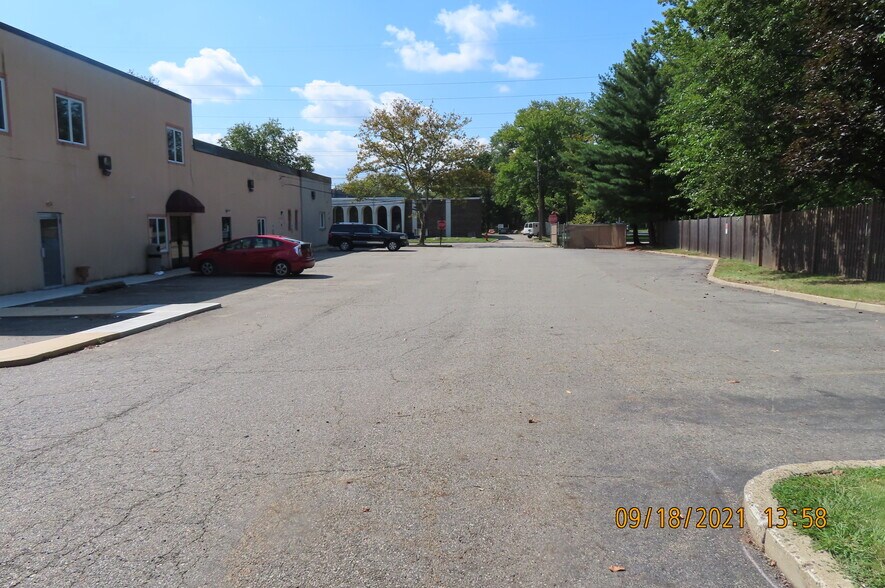 22 Meridian Rd, Edison, NJ for sale - Building Photo - Image 1 of 1