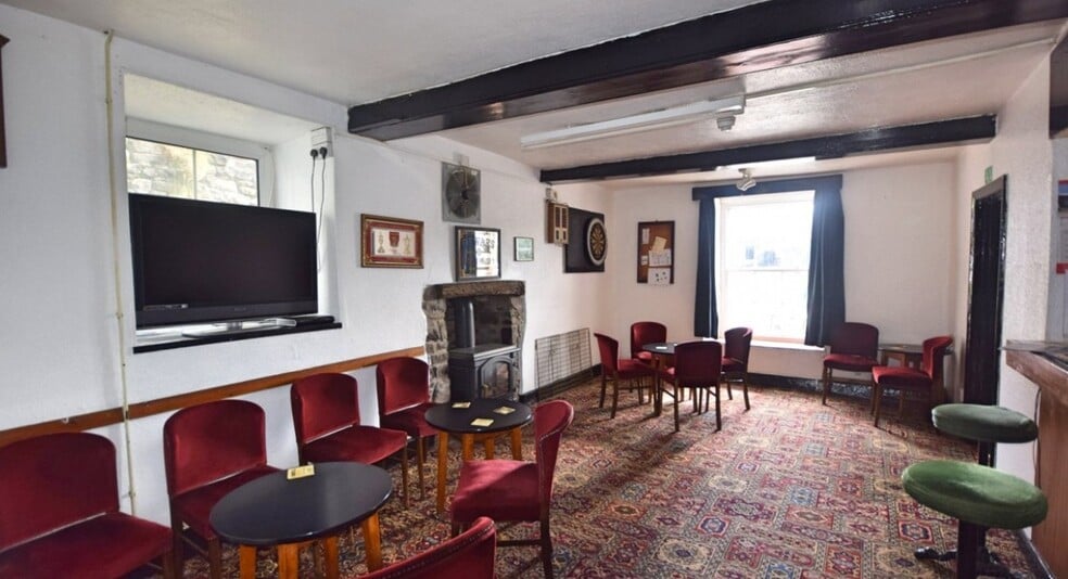 Wynnstay, Llanbrynmair for sale - Interior Photo - Image 3 of 13