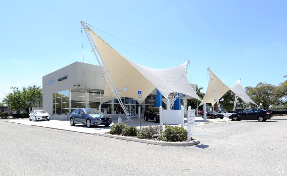 2320 Colonial Blvd, Fort Myers, FL for sale - Primary Photo - Image 1 of 1