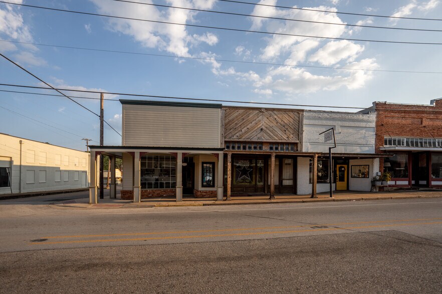 519 E Goliad Ave, Crockett, TX for sale - Primary Photo - Image 1 of 23