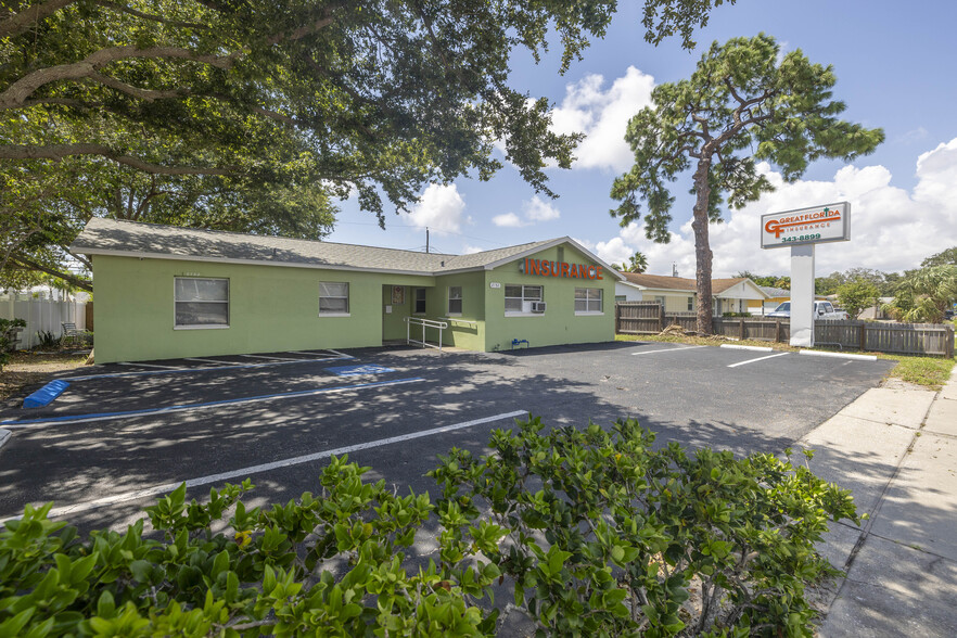 2752 66th St N, Saint Petersburg, FL for lease - Building Photo - Image 3 of 32