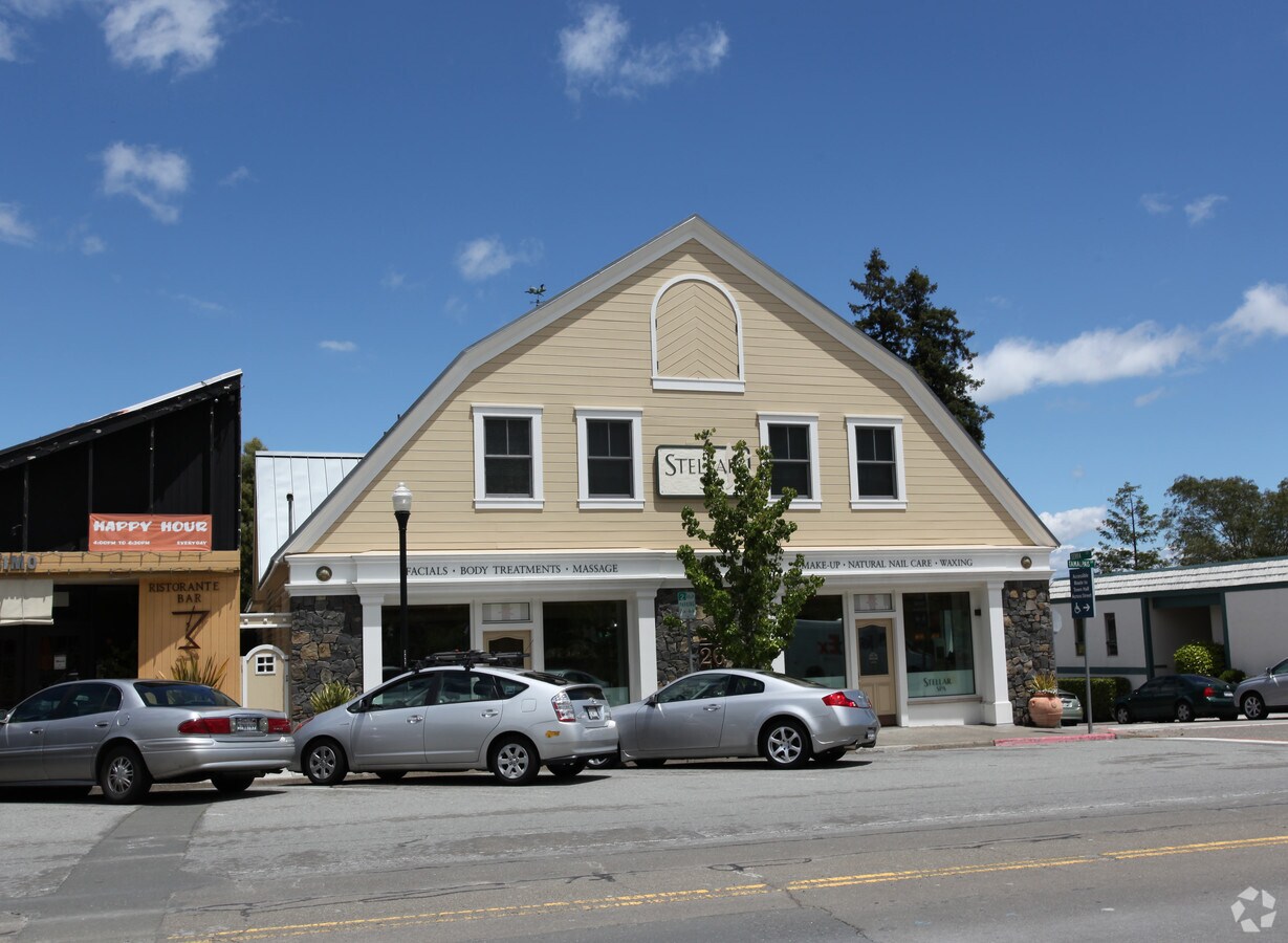 2226 Tamalpais Dr, Corte Madera, CA 94925