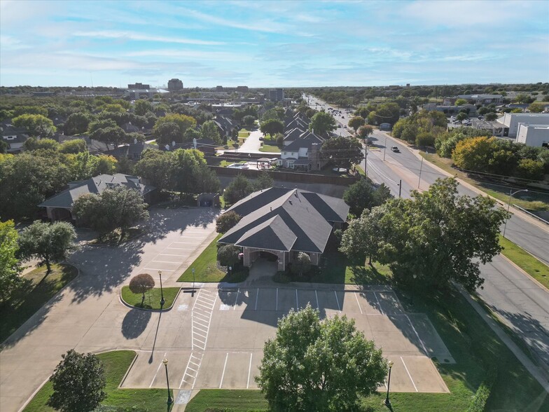 1725 Chadwick Ct, Hurst, TX for sale - Aerial - Image 2 of 38