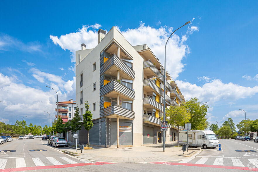 Avinguda D'europa, 1, Montcada i Reixac, Barcelona for sale - Building Photo - Image 2 of 3