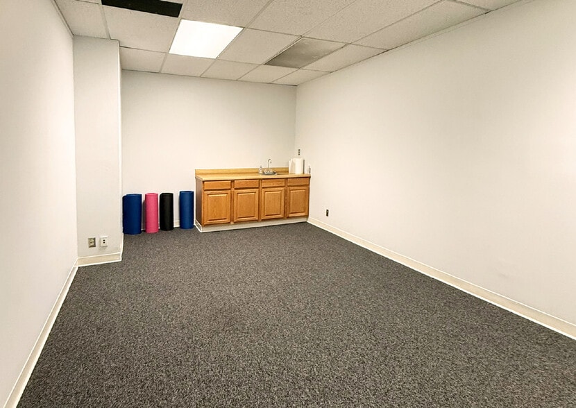 6121 Indian School Rd NE, Albuquerque, NM for lease - Building Photo - Image 3 of 13