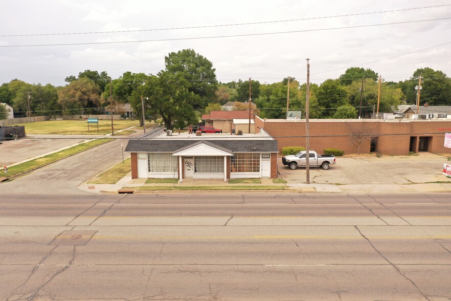 2200-2204 E Central Ave, Wichita, KS for sale - Building Photo - Image 1 of 1