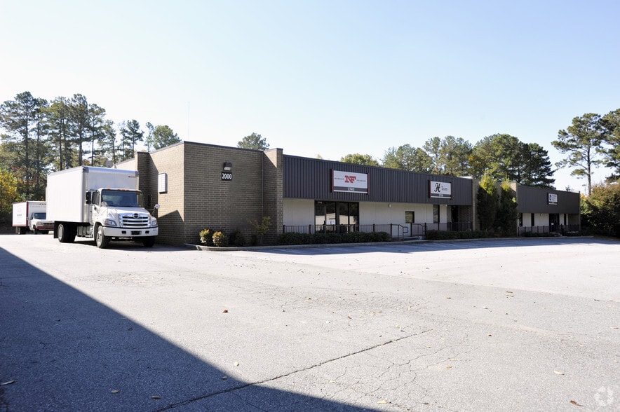 2732-2740 S Cobb Industrial Blvd SE, Smyrna, GA for lease - Primary Photo - Image 1 of 6