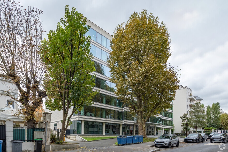 Office in Neuilly-sur-Seine for lease - Building Photo - Image 2 of 3
