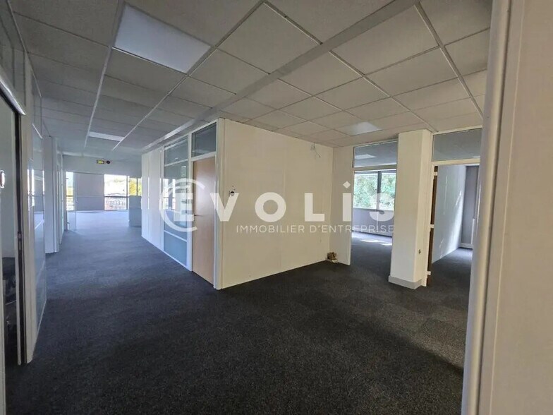 Office in Orsay for lease - Interior Photo - Image 3 of 9