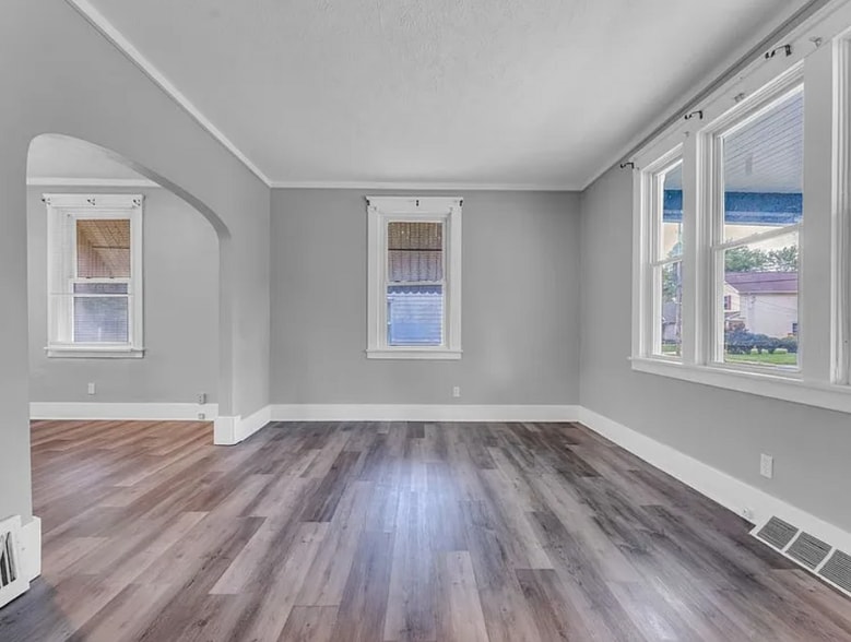 Lorain Portfolio | 3 properties portfolio of 3 properties for sale on LoopNet.com - Building Photo - Image 3 of 9