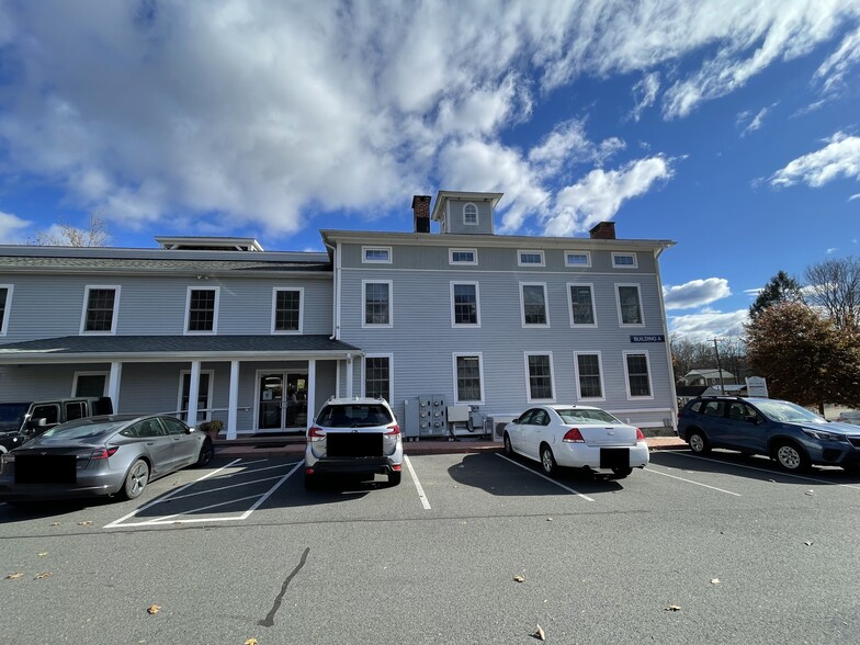 107 Church Hill Rd, Sandy Hook, CT for lease - Building Photo - Image 3 of 11