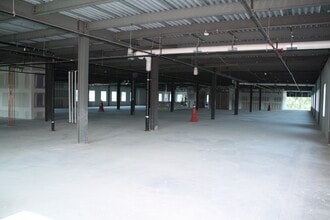 1405 E South Blvd, Rochester Hills, MI for lease Interior Photo- Image 2 of 3