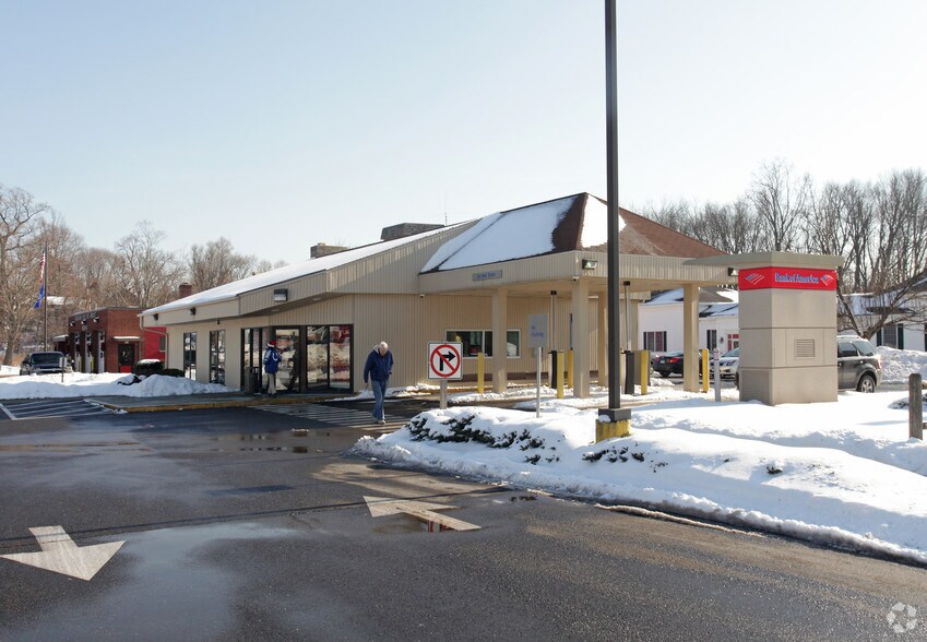 81 Bridge St, East Windsor, CT 06088