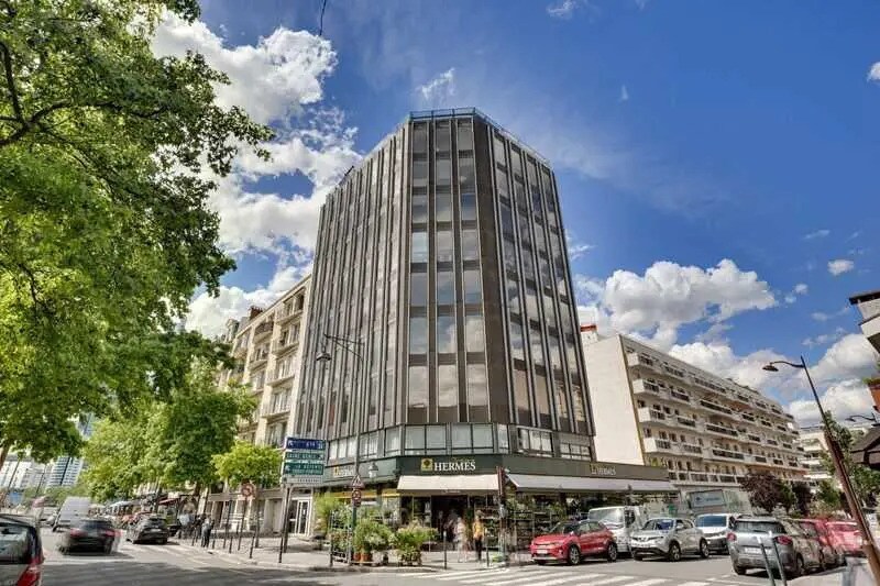 Office in Neuilly-sur-Seine for lease - Building Photo - Image 2 of 10