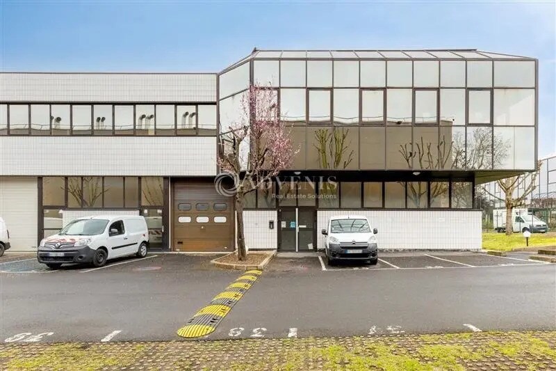 Office in Nanterre for lease - Building Photo - Image 2 of 10