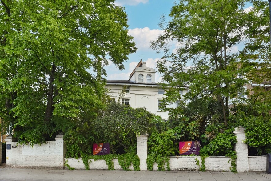 26-28 Finchley Rd, London for lease - Building Photo - Image 1 of 3