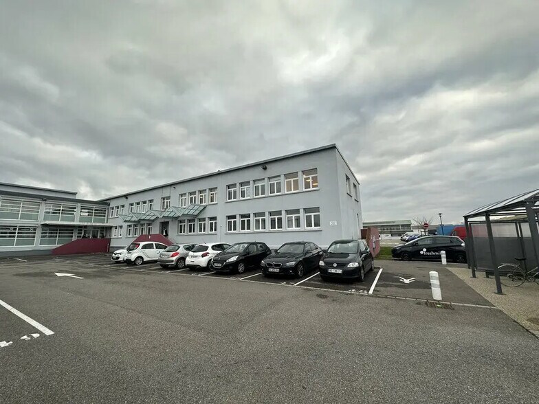 Office in Entzheim for lease - Building Photo - Image 1 of 2