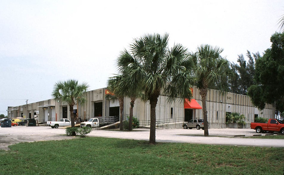 950 W 13th St, Riviera Beach, FL for lease - Building Photo - Image 3 of 8