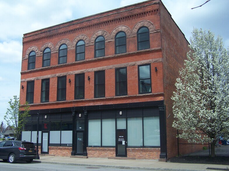 760 Seneca St, Buffalo, NY for sale - Primary Photo - Image 1 of 1