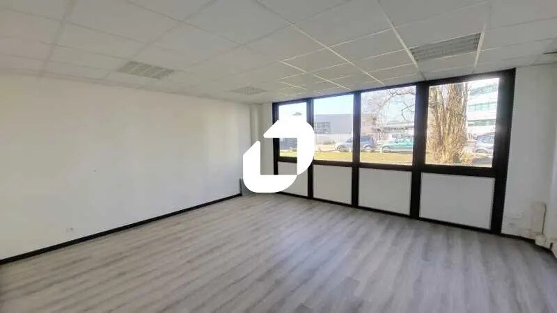 Office in Mérignac for lease - Interior Photo - Image 2 of 11