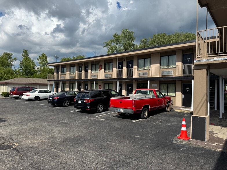 4201 US 41, Evansville, IN for sale - Building Photo - Image 2 of 11