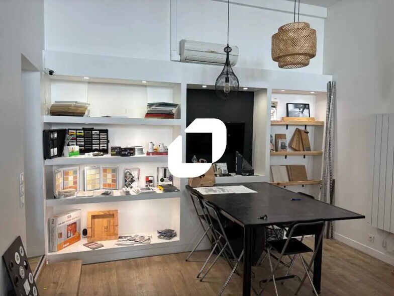 Office in Bordeaux for lease - Interior Photo - Image 1 of 14