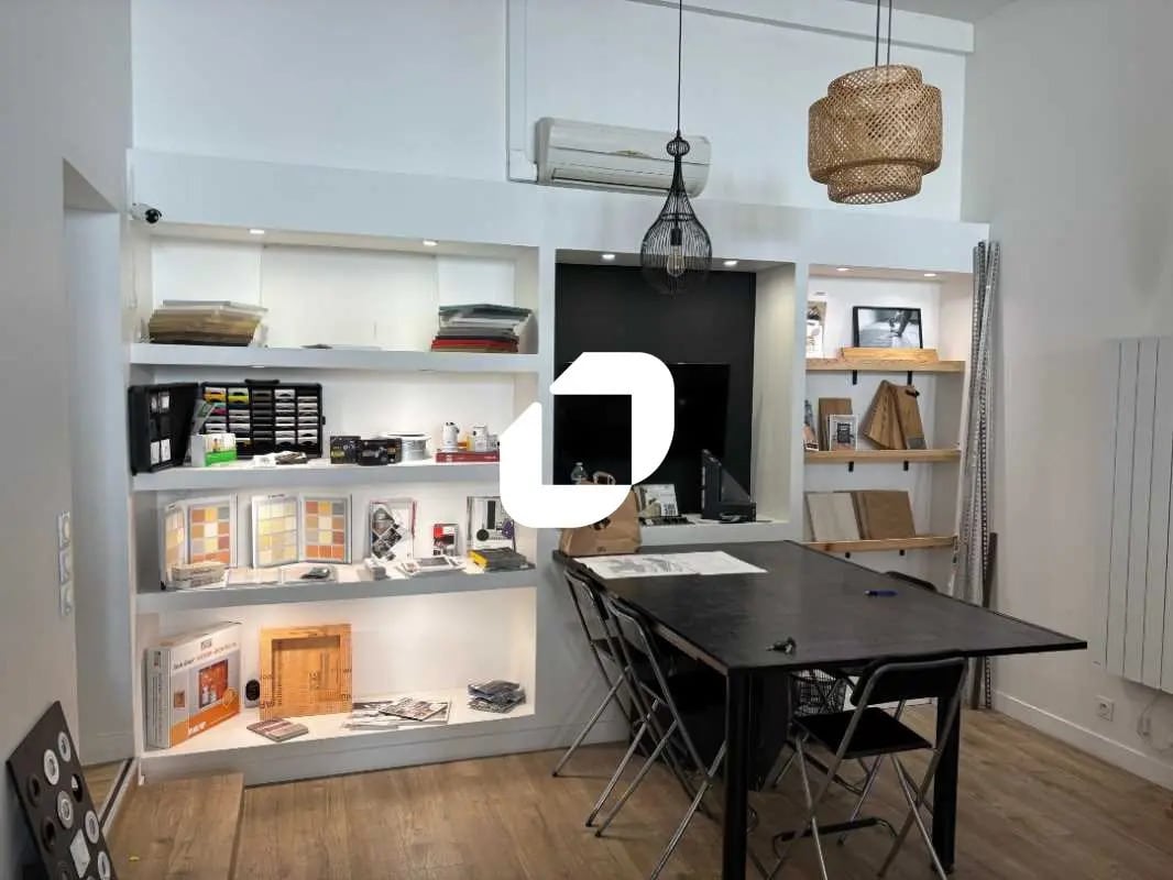 Office in Bordeaux for lease Interior Photo- Image 1 of 15