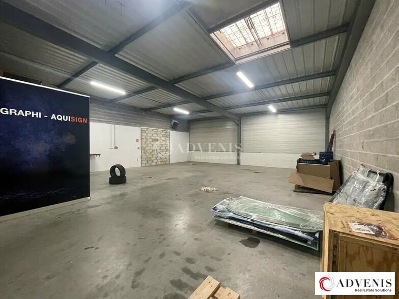 Flex in Le Haillan for lease - Interior Photo - Image 3 of 5