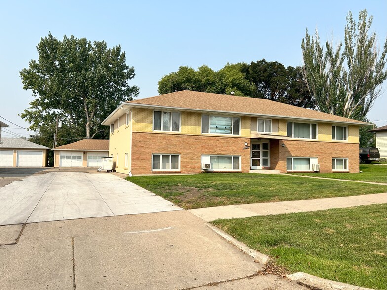 1116 N 17th St, Bismarck, ND for sale - Primary Photo - Image 1 of 1