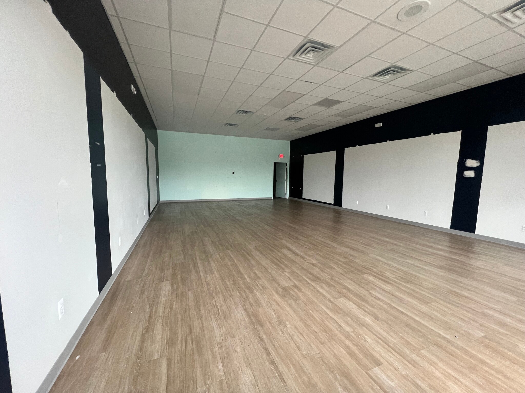 11-47 S Cass Lake Rd, Waterford, MI for lease Interior Photo- Image 1 of 3