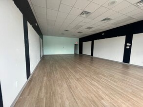 11-47 S Cass Lake Rd, Waterford, MI for lease Interior Photo- Image 1 of 3