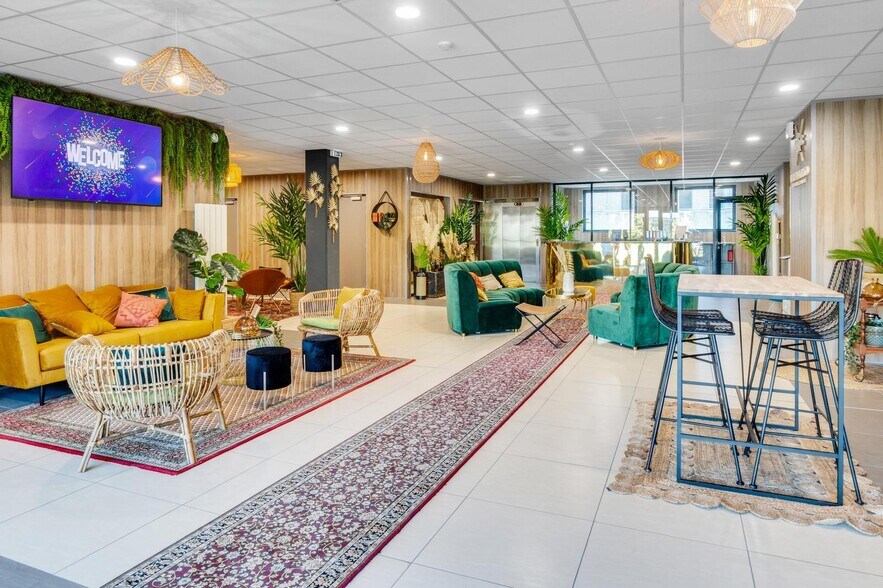 2 Impasse Serge Reggiani, Saint-Herblain for lease - Building Photo - Image 2 of 7