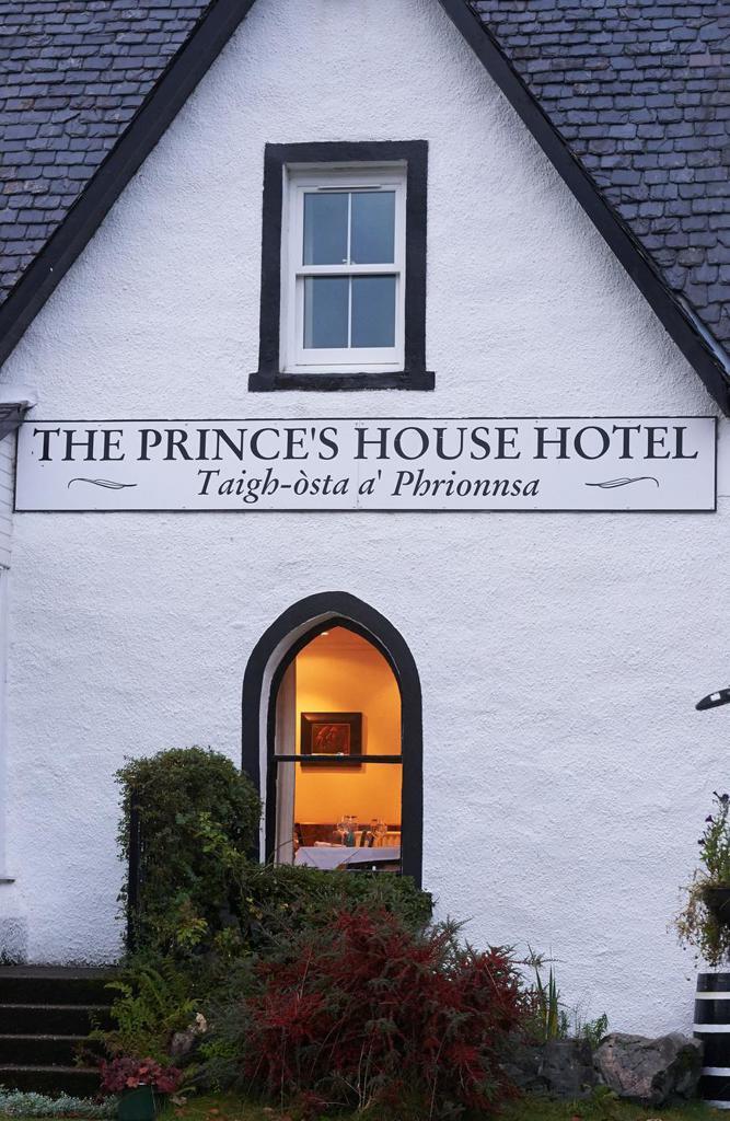 Glenfinnan, Glenfinnan, PH37 4LT Prince's House Hotel & Restaurant