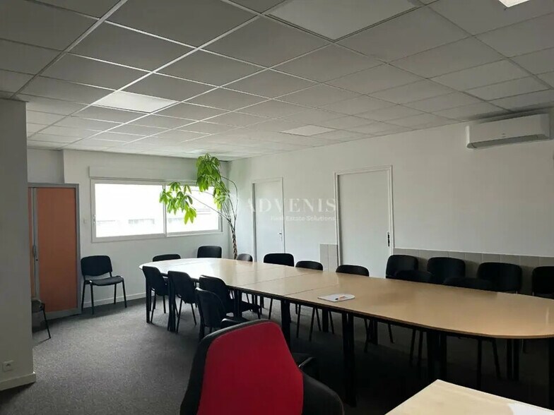 Flex in Saint-Pierre-des-Corps for lease - Interior Photo - Image 3 of 10