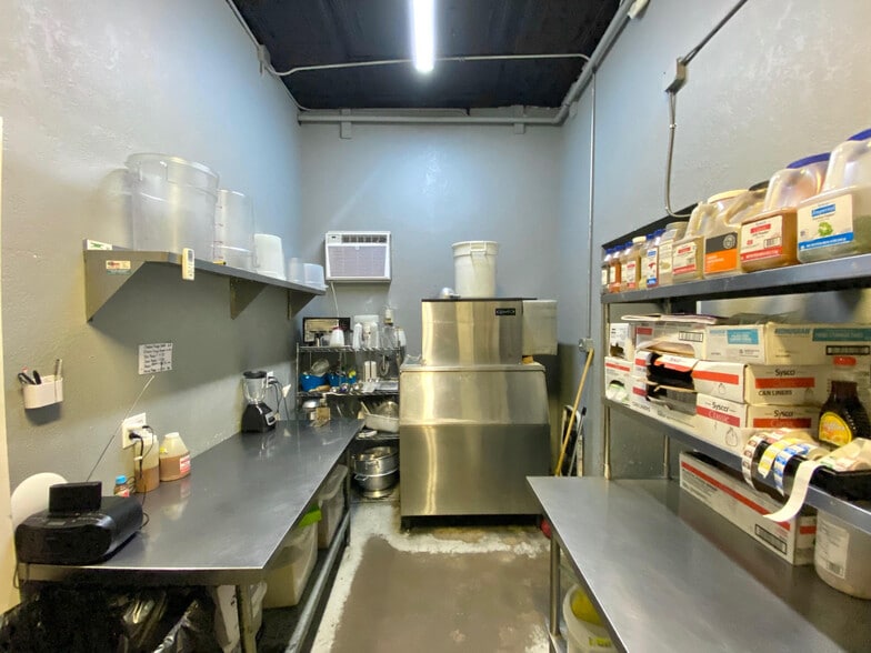 111 E Archer St, Jacksboro, TX for lease - Building Photo - Image 3 of 13