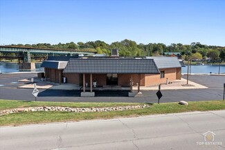 More details for 320 N 2nd St, Saint Charles, IL - Retail for Sale