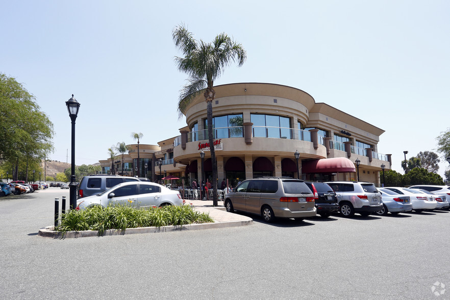 23300 Cinema Dr, Valencia, CA for lease - Building Photo - Image 3 of 18