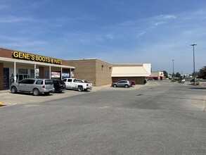 3159 W Broadway Blvd, Sedalia, MO for lease Building Photo- Image 2 of 4