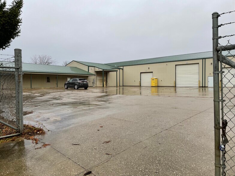 2120 Dixie Hwy, Bedford, IN for sale - Building Photo - Image 1 of 1