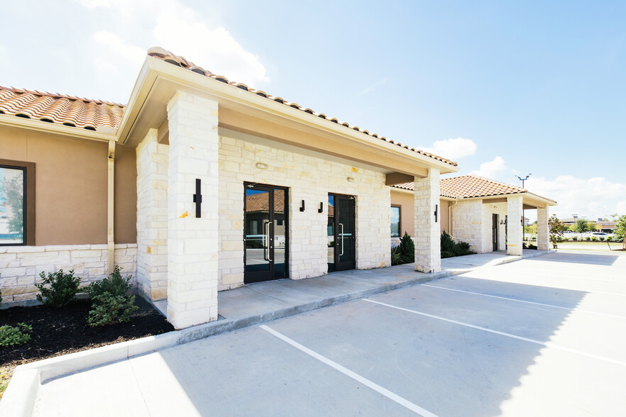 8525 N Sam Houston Pkwy E, Humble, TX for sale - Building Photo - Image 3 of 36