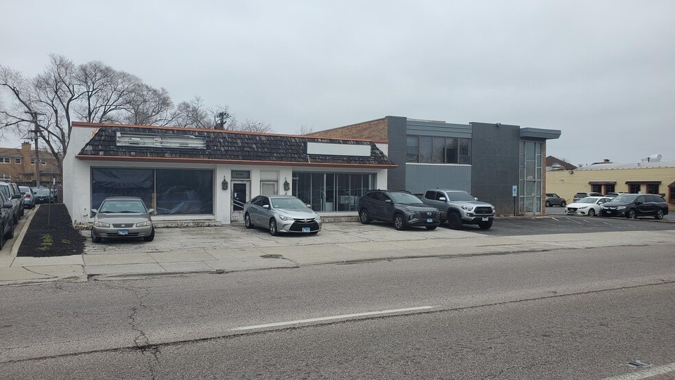 6735 N Lincoln Ave, Lincolnwood, IL for sale - Building Photo - Image 2 of 7