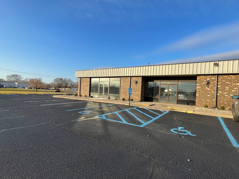 228 Chestnut St, Columbus, IN for sale - Building Photo - Image 1 of 1