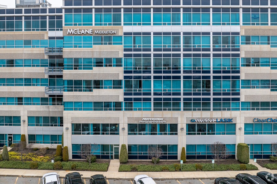 300-400 Tradecenter, Woburn, MA for lease - Building Photo - Image 3 of 7