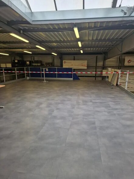 Office in Taverny for lease - Interior Photo - Image 1 of 8