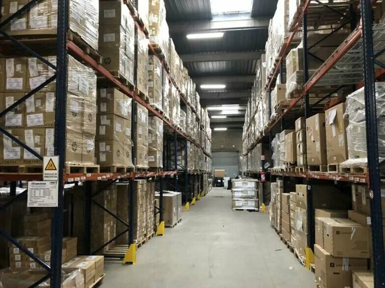 Flex in Goussainville for lease - Interior Photo - Image 3 of 5