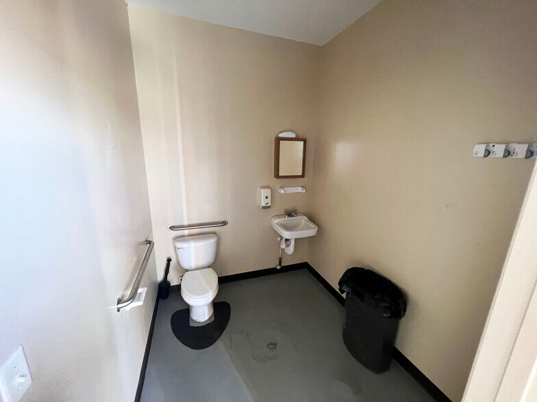 40417 Chancey Rd, Zephyrhills, FL 33542 ORBITAL WAREHOUSE Unit 103