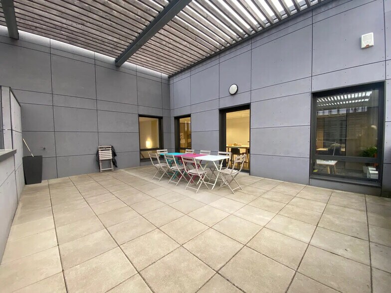 Office in Limonest for sale - Building Photo - Image 3 of 7