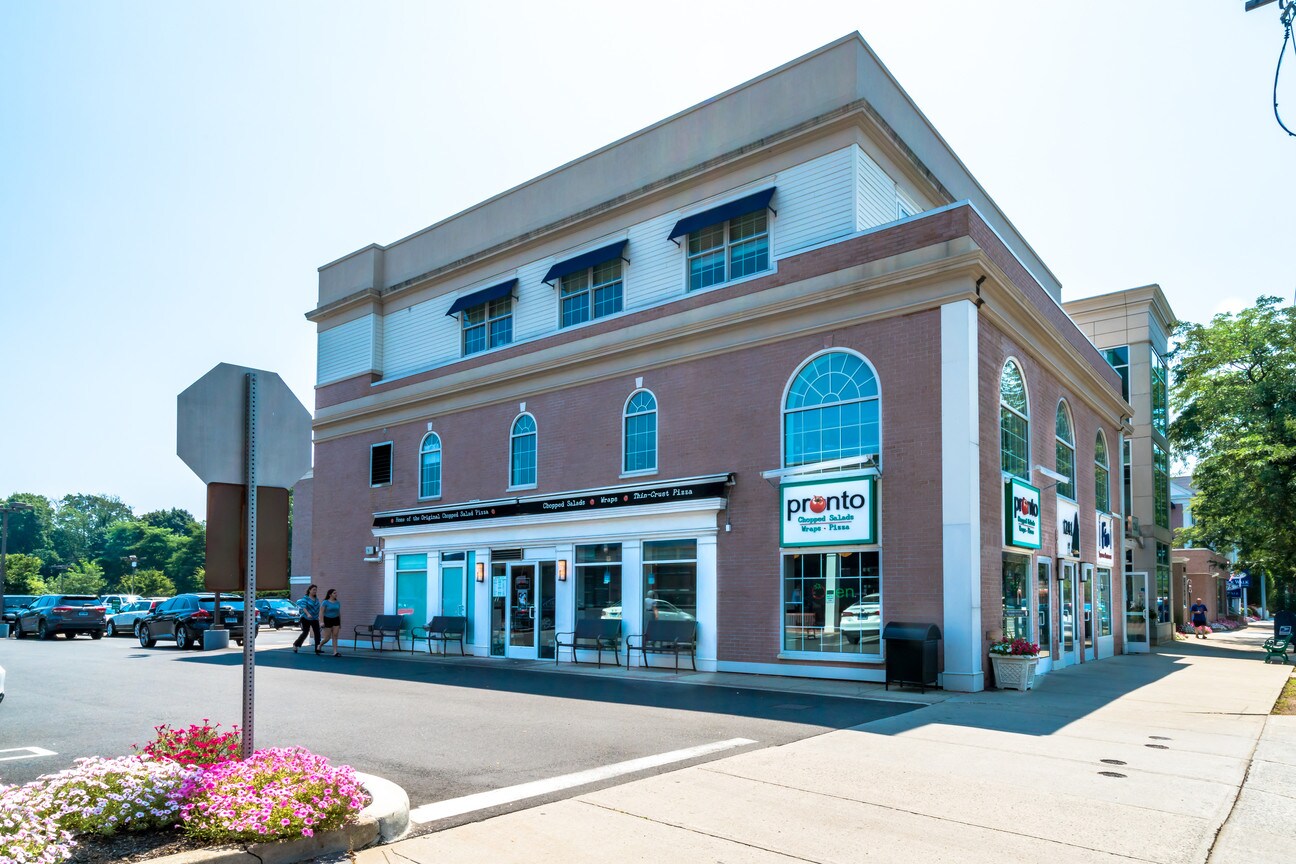 12151305 Post Rd, Fairfield, CT 06824 The Brick Walk