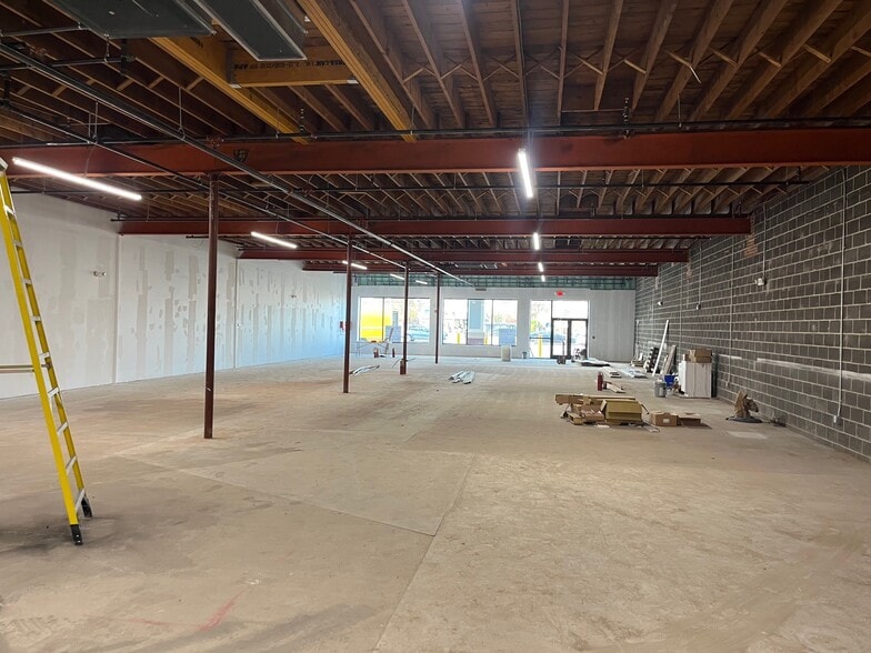 1280-1290 Warwick Ave, Warwick, RI for lease - Interior Photo - Image 2 of 7